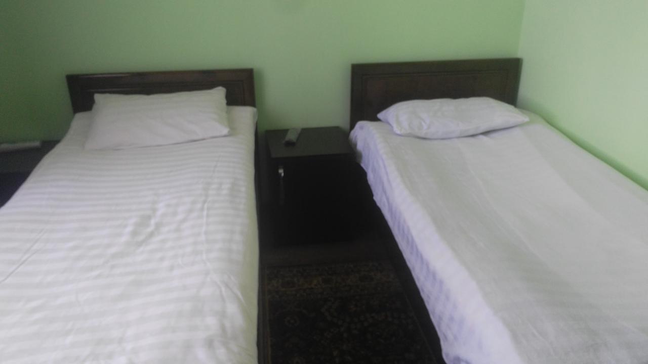 Hotel Akmaral Karakol Kültér fotó